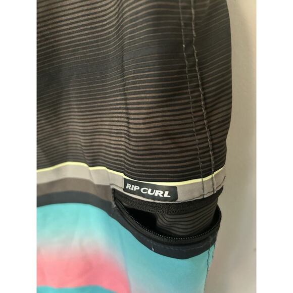 rip curl mirage boardshorts Size 31 - Picture 2 of 3